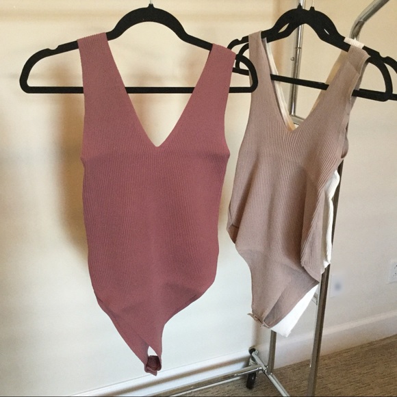 CLEARANCE-NO OFFERS‼️V-Neck Ribbed Bodysuit - Picture 5 of 5